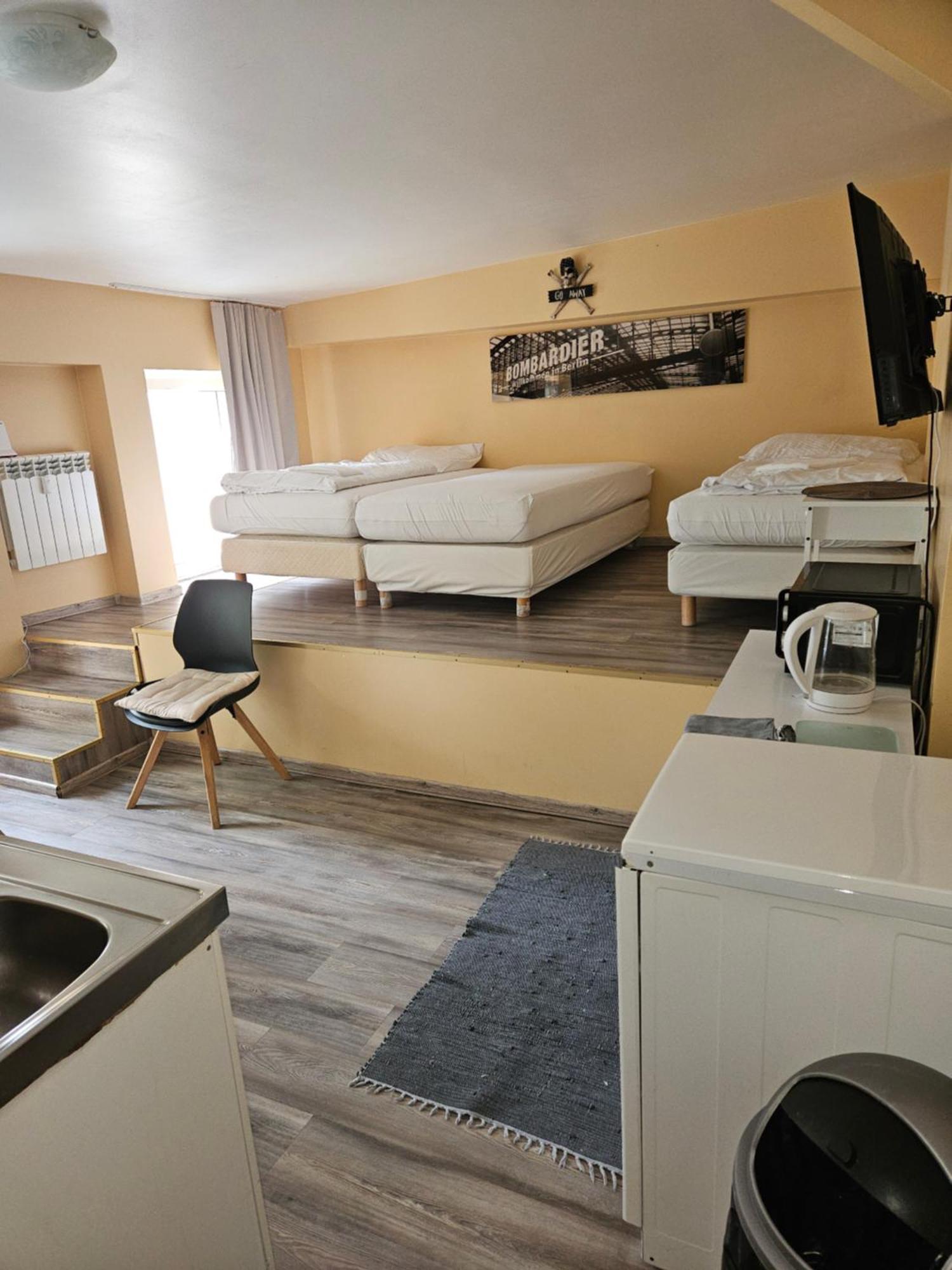 Pension 11 Apartments By Lorenc Берлин Экстерьер фото