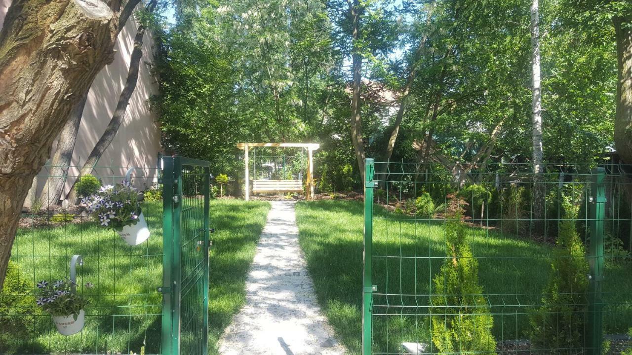 Pension 11 Apartments By Lorenc Берлин Экстерьер фото